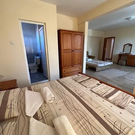 Casa de hóspedes семеен авалон 3*