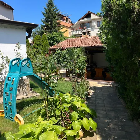 Maison d'hôtes семеен авалон