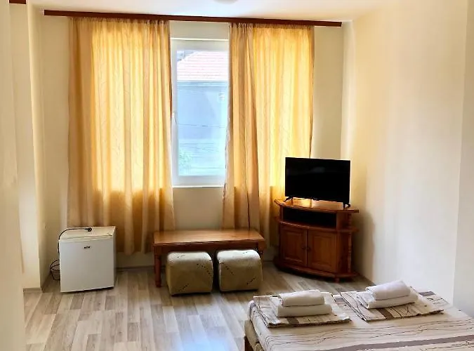 семеен авалон 招待所 切尔诺莫雷茨