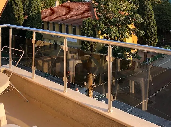 招待所 семеен авалон