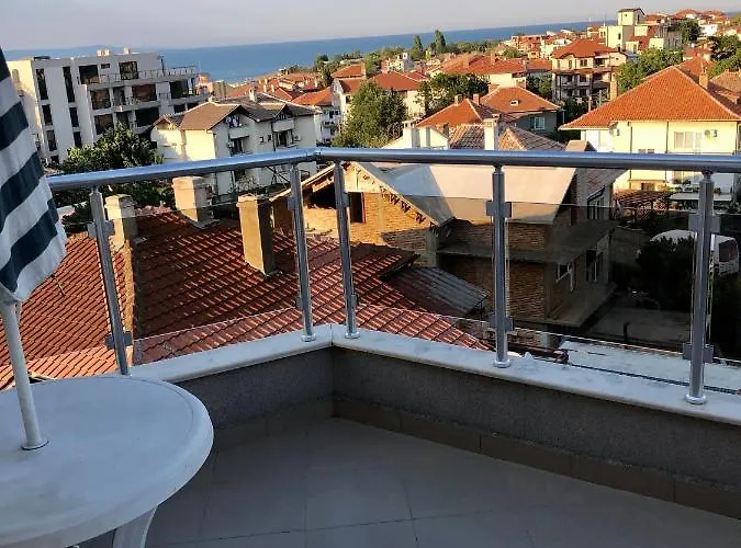 招待所 семеен авалон