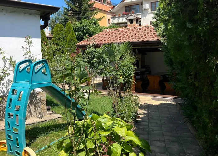 招待所 семеен авалон