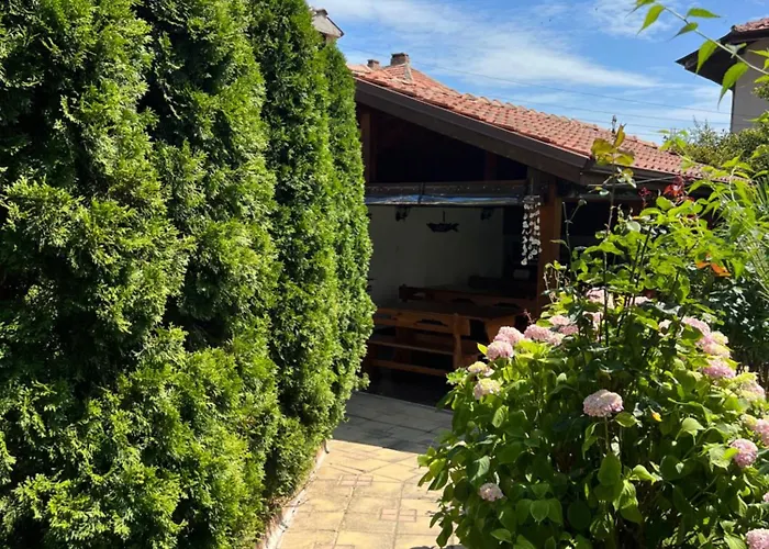 семеен авалон 招待所 切尔诺莫雷茨